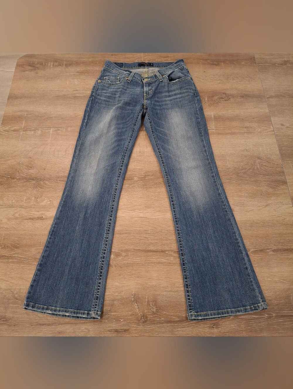 Levi's 528 Curvy Cut Bootcut Jeans Women's 5M Medium Wash Blue Denim Y2K Style